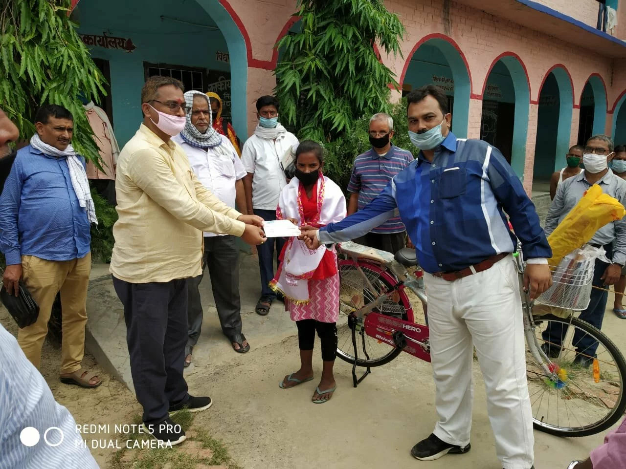 Patna: Jyoti Kumari, who brought her ailing father from Gurgaon to Darbhanga district of Bihar, will be provided free education from 9th to 12th ------ Shamil Ahmed